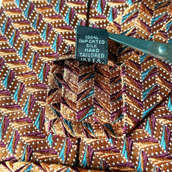 Ike Behar New York Silk Hand Tailored Men's Neck Tie-Geometric Dk Gold Red Blue - Picture 6 of 6
